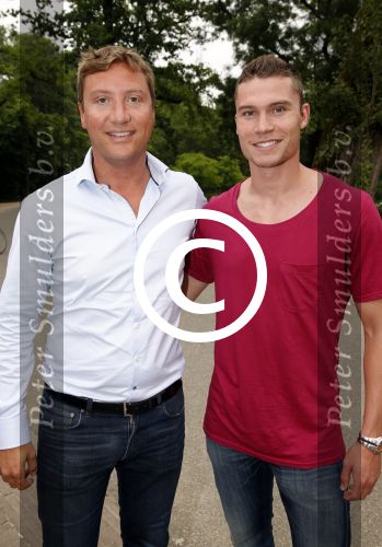 Amsterdam 20 juni 2013
Boek presentatie Nina Veeneman Diets Noor Schutte Kerckhoff en Marieke Wigmans Bremers in het melkhuis in het vondelpark. Steinar Dietz met Derk Boerrigter
Peter Smulders bv