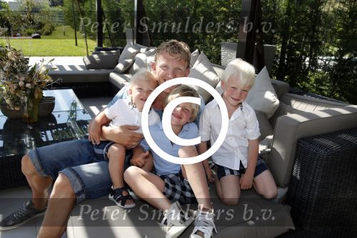 Istanbul 20 mei 2013
Op bezoek thuis bij Dirk Kuyt en zijn vrouw Gertrude en hun kinderen.
Dirk speelt bij Fenerbache en woont in een prachtig huis op een bewaakt compound.
Peter Smulders bv