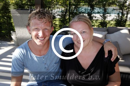 Istanbul 20 mei 2013
Op bezoek thuis bij Dirk Kuyt en zijn vrouw Gertrude en hun kinderen.
Dirk speelt bij Fenerbache en woont in een prachtig huis op een bewaakt compound.. Dirk met zijn zus
Peter Smulders bv