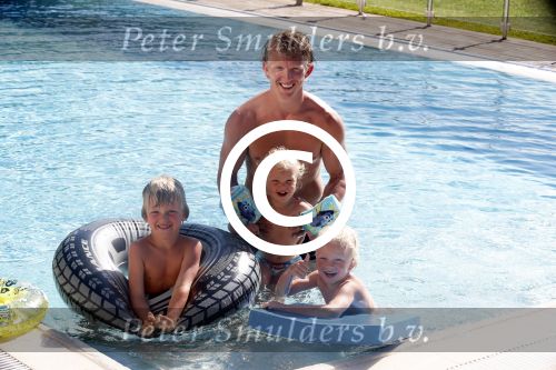 Istanbul 20 mei 2013
Op bezoek thuis bij Dirk Kuyt en zijn vrouw Gertrude en hun kinderen.
Dirk speelt bij Fenerbache en woont in een prachtig huis op een bewaakt compound.
Peter Smulders bv
