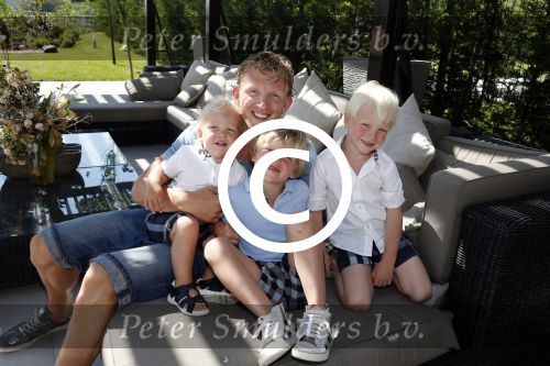 Istanbul 20 mei 2013
Op bezoek thuis bij Dirk Kuyt en zijn vrouw Gertrude en hun kinderen.
Dirk speelt bij Fenerbache en woont in een prachtig huis op een bewaakt compound.
Peter Smulders bv