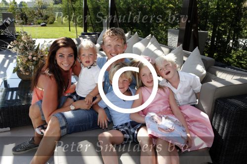 Istanbul 20 mei 2013
Op bezoek thuis bij Dirk Kuyt en zijn vrouw Gertrude en hun kinderen.
Dirk speelt bij Fenerbache en woont in een prachtig huis op een bewaakt compound.
Peter Smulders bv