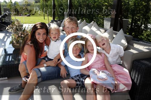 Istanbul 20 mei 2013
Op bezoek thuis bij Dirk Kuyt en zijn vrouw Gertrude en hun kinderen.
Dirk speelt bij Fenerbache en woont in een prachtig huis op een bewaakt compound.
Peter Smulders bv