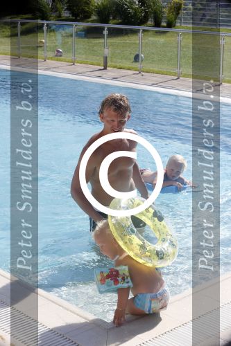 Istanbul 20 mei 2013
Op bezoek thuis bij Dirk Kuyt en zijn vrouw Gertrude en hun kinderen.
Dirk speelt bij Fenerbache en woont in een prachtig huis op een bewaakt compound.
Peter Smulders bv