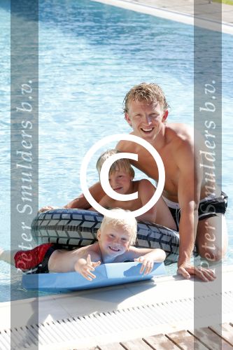 Istanbul 20 mei 2013
Op bezoek thuis bij Dirk Kuyt en zijn vrouw Gertrude en hun kinderen.
Dirk speelt bij Fenerbache en woont in een prachtig huis op een bewaakt compound.
Peter Smulders bv