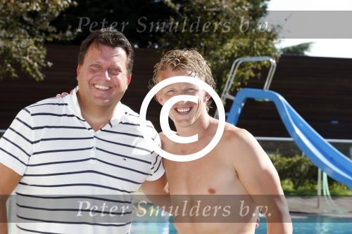Istanbul 20 mei 2013
Op bezoek thuis bij Dirk Kuyt en zijn vrouw Gertrude en hun kinderen.
Dirk speelt bij Fenerbache en woont in een prachtig huis op een bewaakt compound.
Peter Smulders bv