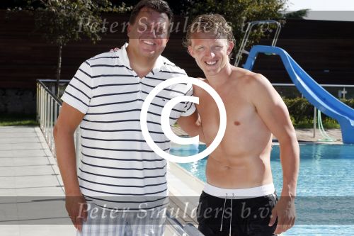 Istanbul 20 mei 2013
Op bezoek thuis bij Dirk Kuyt en zijn vrouw Gertrude en hun kinderen.
Dirk speelt bij Fenerbache en woont in een prachtig huis op een bewaakt compound.
Peter Smulders bv
