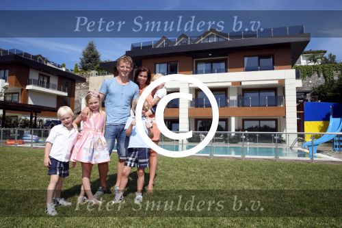 Istanbul 20 mei 2013
Op bezoek thuis bij Dirk Kuyt en zijn vrouw Gertrude Kuyt en hun kinderen.
Dirk speelt bij Fenerbache en woont in een prachtig huis op een bewaakt compound.
Peter Smulders bv