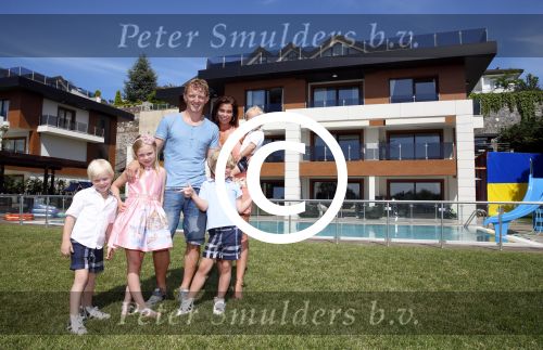 Istanbul 20 mei 2013
Op bezoek thuis bij Dirk Kuyt en zijn vrouw Gertrude Kuyt en hun kinderen.
Dirk speelt bij Fenerbache en woont in een prachtig huis op een bewaakt compound.
Peter Smulders bv