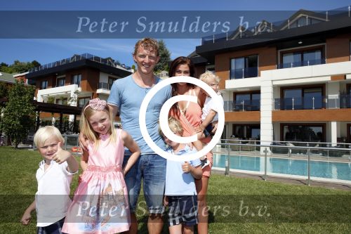 Istanbul 20 mei 2013
Op bezoek thuis bij Dirk Kuyt en zijn vrouw Gertrude Kuyt en hun kinderen.
Dirk speelt bij Fenerbache en woont in een prachtig huis op een bewaakt compound.
Peter Smulders bv