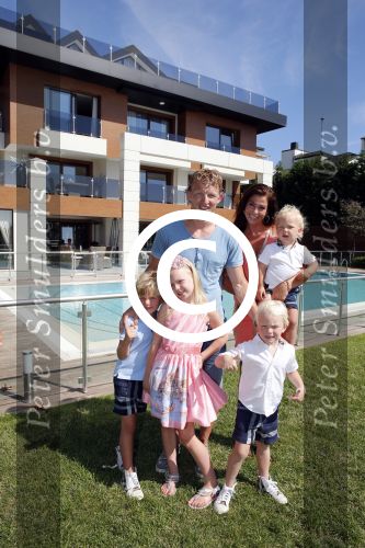 Istanbul 20 mei 2013
Op bezoek thuis bij Dirk Kuyt en zijn vrouw Gertrude Kuyt en hun kinderen.
Dirk speelt bij Fenerbache en woont in een prachtig huis op een bewaakt compound.
Peter Smulders bv