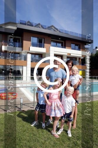 Istanbul 20 mei 2013
Op bezoek thuis bij Dirk Kuyt en zijn vrouw Gertrude Kuyt en hun kinderen.
Dirk speelt bij Fenerbache en woont in een prachtig huis op een bewaakt compound.
Peter Smulders bv