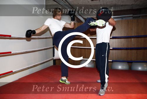 Amsterdam 13 juni 2013
Dirk Taat aan het trainen met personal trainer Oswin Beingsick bij sportcity.
Peter Smulders bv