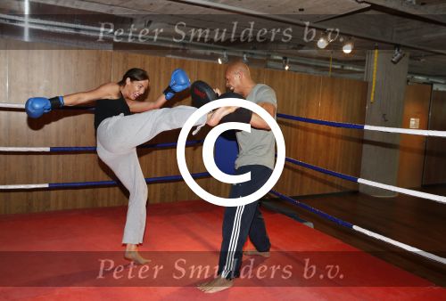 Amsterdam 27 mei 2013
Doerien Rose aan het trainen met Personal trainer Oswin Beingsick bij sportcity.
Peter Smulders bv