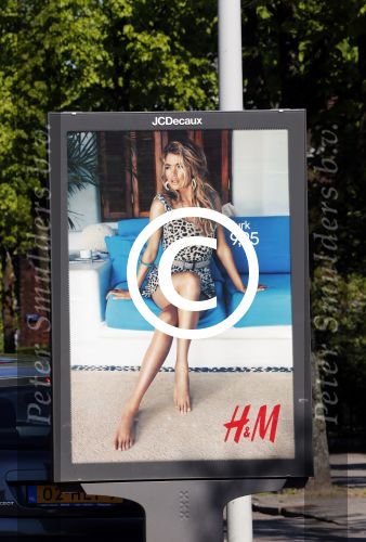 Amsterdam 27 mei 2013
Doutzen Kroes abri hennes en mauritz.
Peter Smulders bv