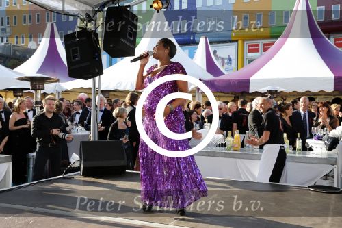 Amsterdam 1 juni 2013
Dam diner tbv het aidsfonds in de Heineken music Hall HMH. Edsilia Rombley zwanger
Peter Smulders bv