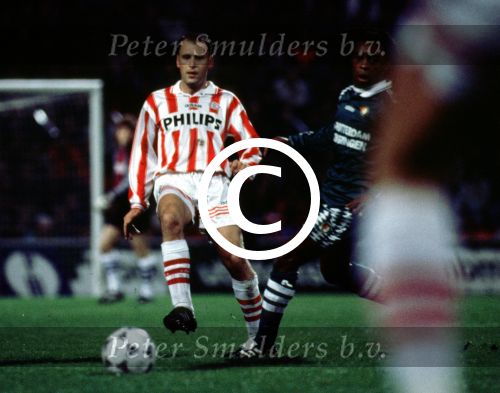 Eindhoven, 27 november 1994
PSV-Feyenoord, eindstand 4-1
Edward Linskens


PETER SMULDERS BV