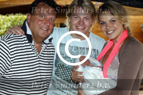 Losser 12 juni 2013
Thomas Berge en Myrthe Mylius met hun pas geboren zoontje Jack. Edwin Bredius
Peter Smulders bv