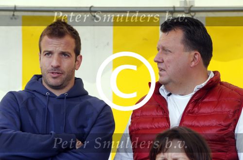 Beverwijk 25 mei 2013
Voetbaltournooi van Rafael v d Vaart . Zijn vriendin Sabia Boulahrouz en zoon Damian zijn ook aanwezig. Edwin Bredius
Peter Smulders bv