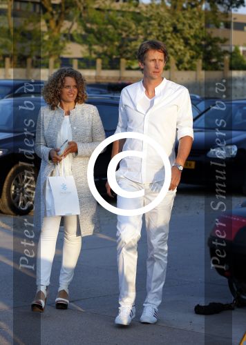 Amsterdam 7 juni 2013
Frank de Boer heeft feestje georganiseerd voor dochter en vrouw in the harbour club. Edwin en Annemarie v d Sar
Peter Smulders bv