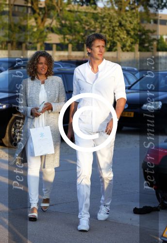 Amsterdam 7 juni 2013
Frank de Boer heeft feestje georganiseerd voor dochter en vrouw in the harbour club. Edwin en Annemarie v d Sar
Peter Smulders bv