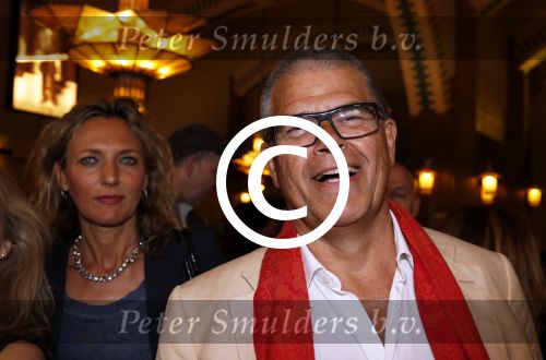 Amsterdam 13 juni 2013
Presentatie nieuwe boek van Claudia Schoemacher in hotel l Americain. Emile Ratelband draagt nog steeds zijn trouwring
Peter Smulders bv