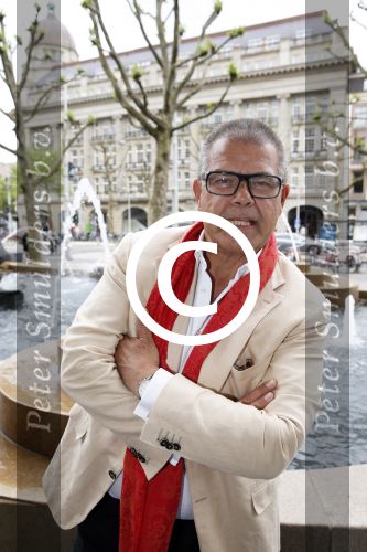 Amsterdam 13 juni 2013
Presentatie nieuwe boek van Claudia Schoemacher in hotel l Americain. Emile Ratelband draagt nog steeds zijn trouwring
Peter Smulders bv