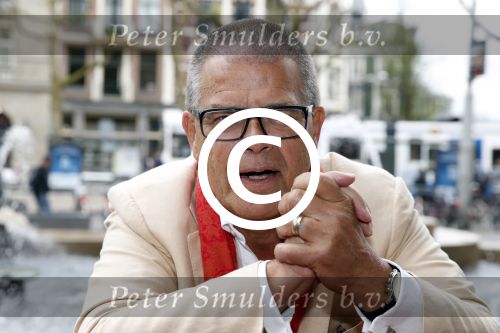 Amsterdam 13 juni 2013
Presentatie nieuwe boek van Claudia Schoemacher in hotel l Americain. Emile Ratelband draagt nog steeds zijn trouwring
Peter Smulders bv