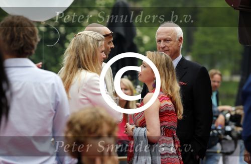 Amsterdam 20 juni 2013
Boek presentatie Nina Veeneman Diets Noor Schutte Kerckhoff en Marieke Wigmans Bremers in het melkhuis in het vondelpark. Emily Bremers met vader Louis Bremers
Peter Smulders bv