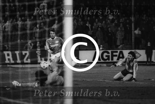 Mechelen, 1 Februari 1989
1e Wedstrijd Supercup tussen KV Mechelen-PSV, eindstand 3-0
Eric Gerets en Michel Preudhomme
Foto Peter Smulders BV