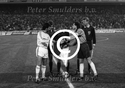 Eindhoven, 8 Februari 1989
2e Wedstrijd tussen PSV-KV Mechelen, eindstand 1-0
Eric Gerets  Michel Preudhomme
Foto Peter Smulders BV