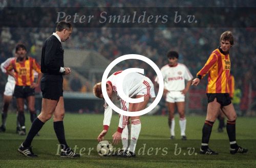 Eindhoven, 8 Februari 1989
2e Wedstrijd tussen PSV-KV Mechelen, eindstand 1-0
Erwin Koeman Ronald Koeman
Foto Peter Smulders BV