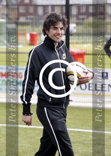 Beverwijk 25 mei 2013
Voetbaltournooi van Rafael v d Vaart . Zijn vriendin Sabia Boulahrouz en zoon Damian zijn ook aanwezig. Broer Fernando v d Vaart
Peter Smulders bv