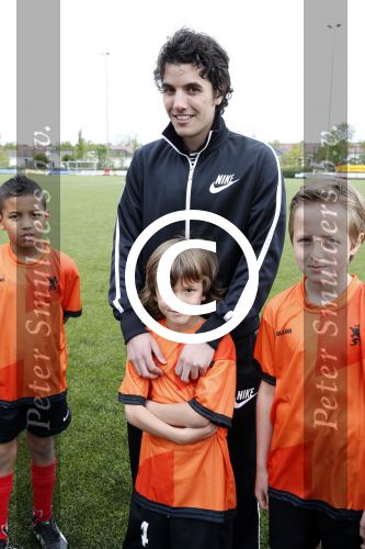 Beverwijk 25 mei 2013
Voetbaltournooi van Rafael v d Vaart . Zijn vriendin Sabia Boulahrouz en zoon Damian zijn ook aanwezig. Broer Fernando v d Vaart
Peter Smulders bv