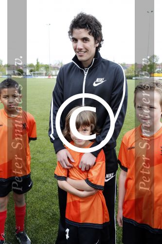 Beverwijk 25 mei 2013
Voetbaltournooi van Rafael v d Vaart . Zijn vriendin Sabia Boulahrouz en zoon Damian zijn ook aanwezig. Broer Fernando v d Vaart
Peter Smulders bv