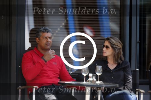 Amsterdam 31 mei 2013
Frank Rijkaard en zijn vrouw Stephanie op terras.
Peter Smulders bv