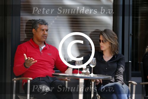 Amsterdam 31 mei 2013
Frank Rijkaard en zijn vrouw Stephanie op terras.
Peter Smulders bv