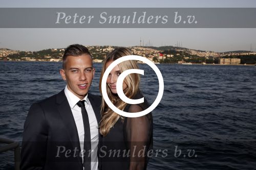 Istanbul 21 mei 2013
Presentatie nieuw sieradenlijn Yolanthe Cabau van Yolanthe Sneijder Cabau in het meest populaire restaurant / club Reina van Istanbul. Wesley Sneijder was trots als een pauw. Gaby Blaaser met vriend Nick Base
Peter Smulders bv