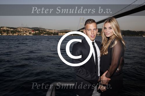 Istanbul 21 mei 2013
Presentatie nieuw sieradenlijn Yolanthe Cabau van Yolanthe Sneijder Cabau in het meest populaire restaurant / club Reina van Istanbul. Wesley Sneijder was trots als een pauw. Gaby Blaaser met vriend Nick Base
Peter Smulders bv