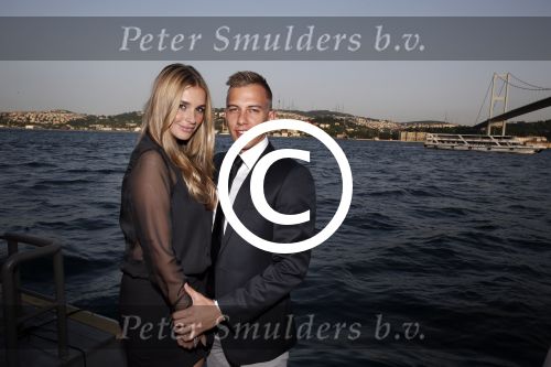 Istanbul 21 mei 2013
Presentatie nieuw sieradenlijn Yolanthe Cabau van Yolanthe Sneijder Cabau in het meest populaire restaurant / club Reina van Istanbul. Wesley Sneijder was trots als een pauw. Gaby Blaaser met vriend Nick Base
Peter Smulders bv