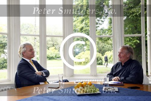 Den Haag 19 juni 2013
Karel Hille interviewt Geert Wilders bij daar waar Karel woont.
Peter Smulders bv
