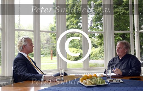 Den Haag 19 juni 2013
Karel Hille interviewt Geert Wilders bij daar waar Karel woont.
Peter Smulders bv