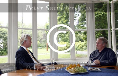 Den Haag 19 juni 2013
Karel Hille interviewt Geert Wilders bij daar waar Karel woont.
Peter Smulders bv