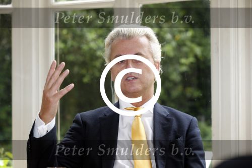 Den Haag 19 juni 2013
Karel Hille interviewt Geert Wilders bij daar waar Karel woont.
Peter Smulders bv
