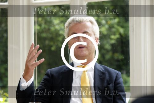 Den Haag 19 juni 2013
Karel Hille interviewt Geert Wilders bij daar waar Karel woont.
Peter Smulders bv