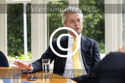 Den Haag 19 juni 2013
Karel Hille interviewt Geert Wilders bij daar waar Karel woont.
Peter Smulders bv