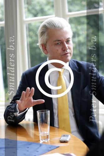 Den Haag 19 juni 2013
Karel Hille interviewt Geert Wilders bij daar waar Karel woont.
Peter Smulders bv