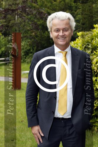 Den Haag 19 juni 2013
Karel Hille interviewt Geert Wilders bij daar waar Karel woont.
Peter Smulders bv