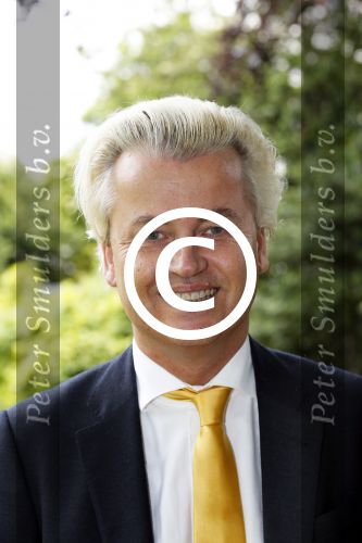 Den Haag 19 juni 2013
Karel Hille interviewt Geert Wilders bij daar waar Karel woont.
Peter Smulders bv