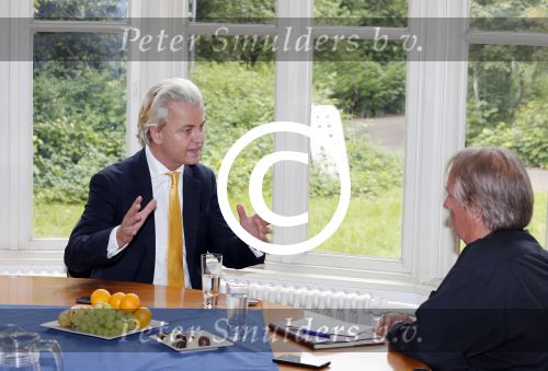 Den Haag 19 juni 2013
Karel Hille interviewt Geert Wilders bij daar waar Karel woont.
Peter Smulders bv